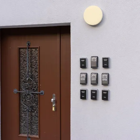 Betweenlakes 2nd Floor 因特拉肯